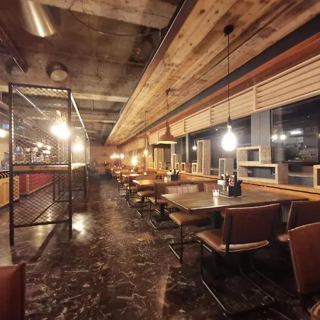 Hotel Lodge Inn 호텔 3*